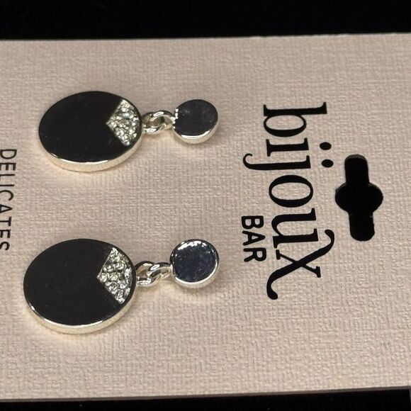 JCP Bijoux Bar Silver Tone Sparkly Statement Earrings 1in - Picture 5 of 7